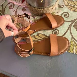 NWOT Sandals size 8